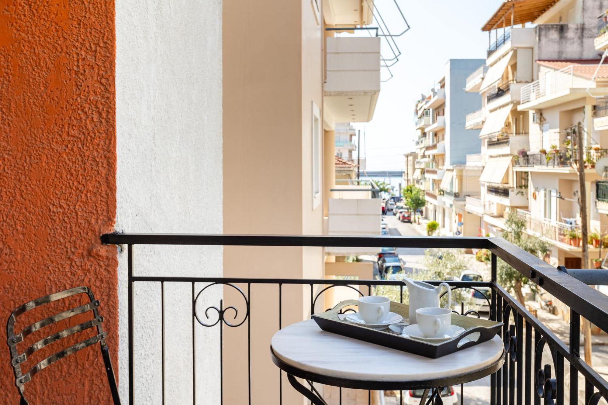 Vicky'S Cozy Nest, Your Home By The Sea Каламата Екстериор снимка